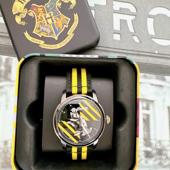 FOSSIL LE1159 Limited Edition Harry Potter™ Three-Hand Hufflepuff™ Nylon Watch - Picture 7 of 8
